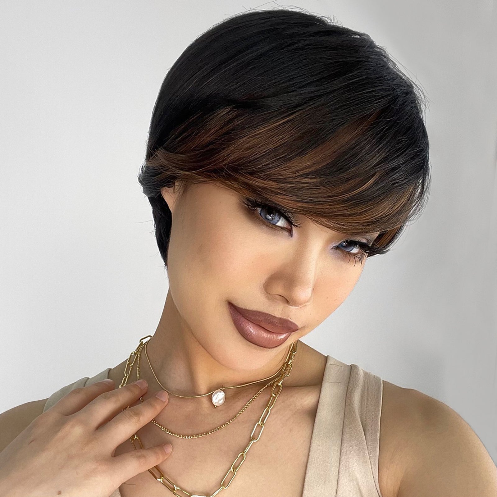 TOYOTRESS VANESSA SHORT NEAT BOB SYNTHETIC WIG 4