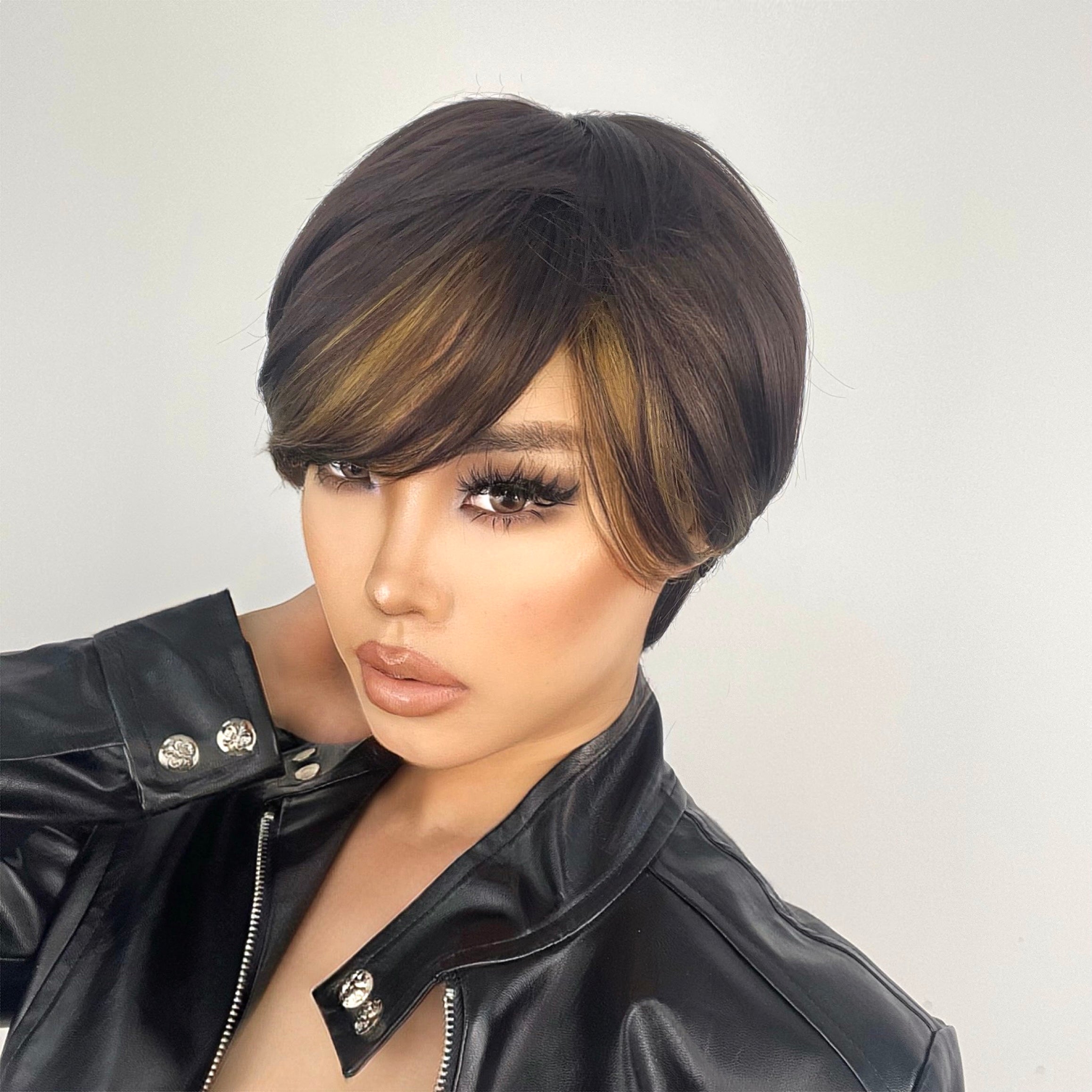 TOYOTRESS VANESSA SHORT NEAT BOB SYNTHETIC WIG 4
